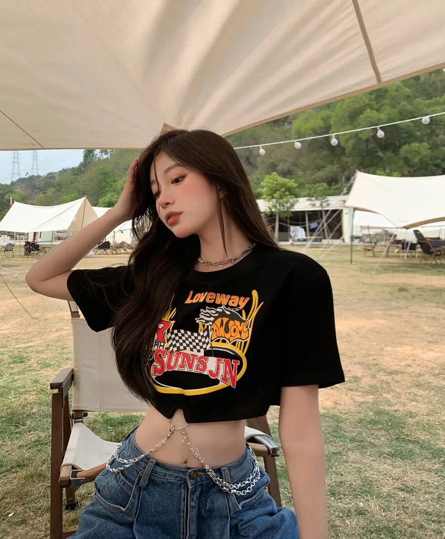 Women Black Checkered Print T-Shirt with Chain — feature 9