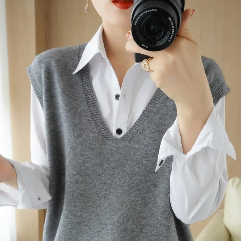 New Women's Blue V-Neck Knitted Vest Pullover - Image 2