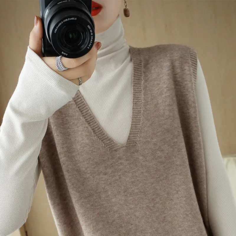 New Women's Blue V-Neck Knitted Vest Pullover - Image 8