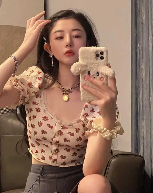 Women Floral Waffle Top with Square Neck Puff Sleeves — feature 13