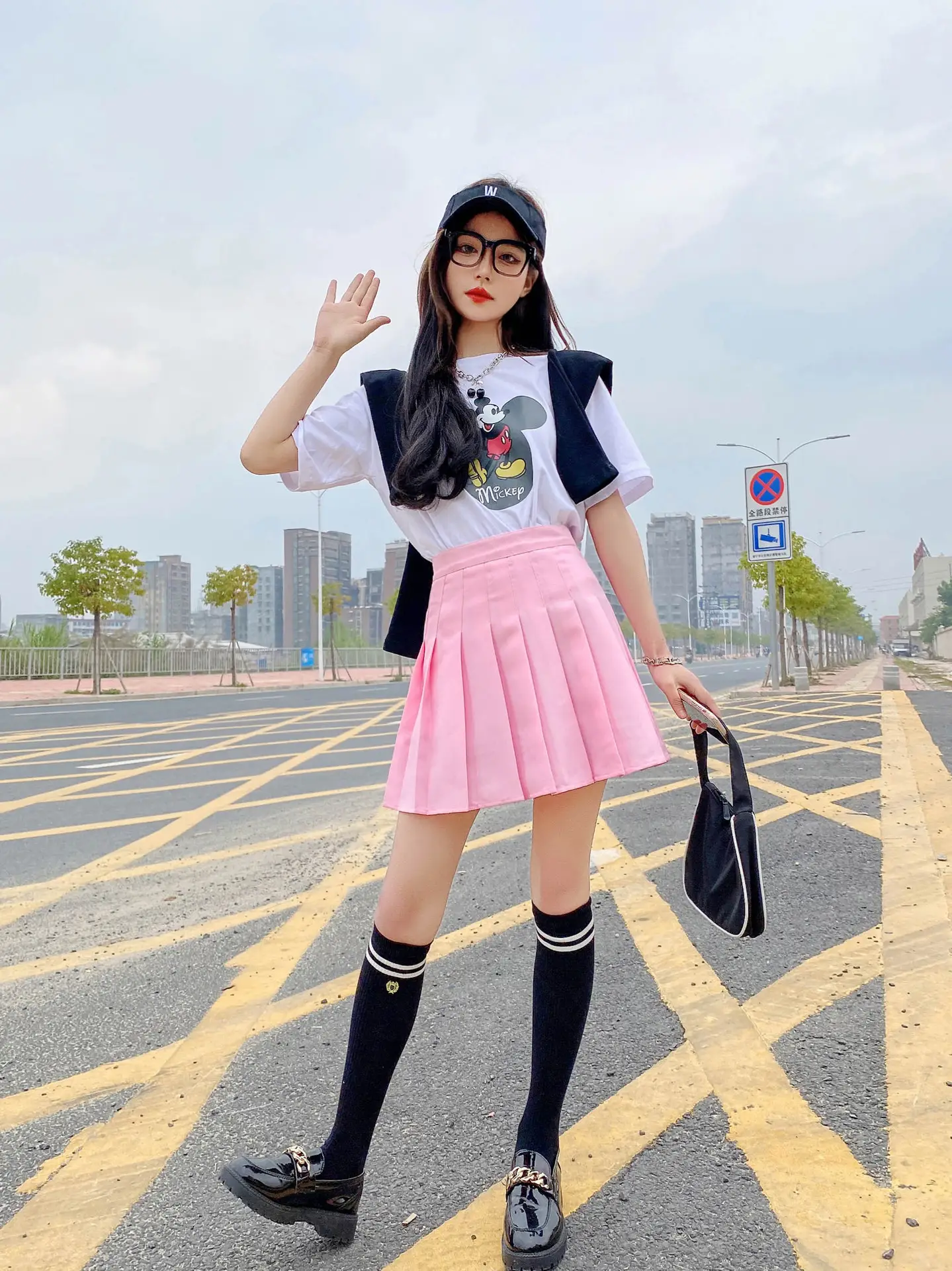Women's Gray Pleated Skirt with High Waist & A-Line Design — feature 2