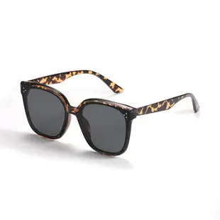 Square Sunglasses Women Men No Makeup Retro Wholesale — feature 5