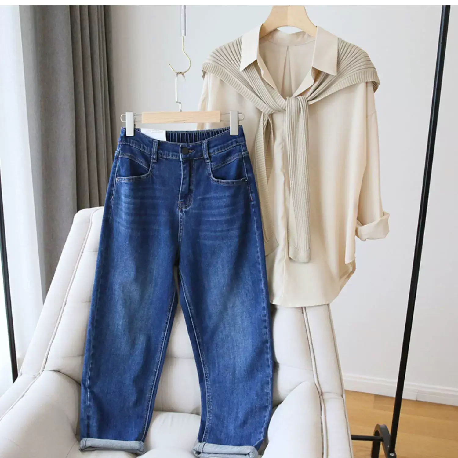 Plus Size Women Jeans 2025 New High-Waisted Loose Straight Slimming Elastic Waist Cropped Harem Pants — feature 18