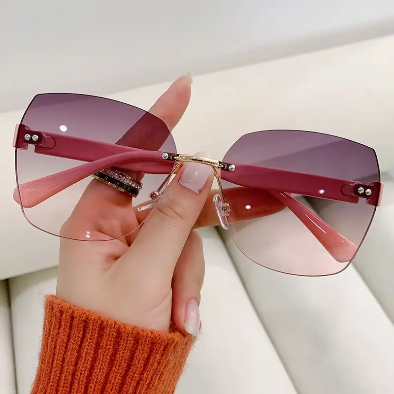 Trendy Pink Frame Sunglasses for Women - Image 5