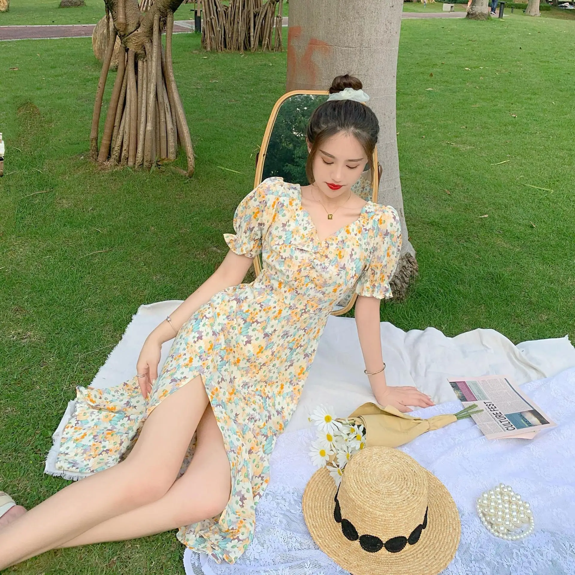 2021 French Style Floral V-Neck Bubble Sleeve Dress — feature 10