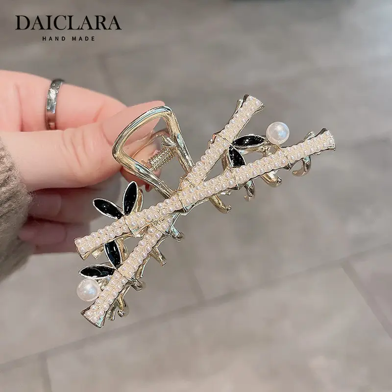 Elegant Beaded Bamboo Hair Grab Clip for Women - Image 3