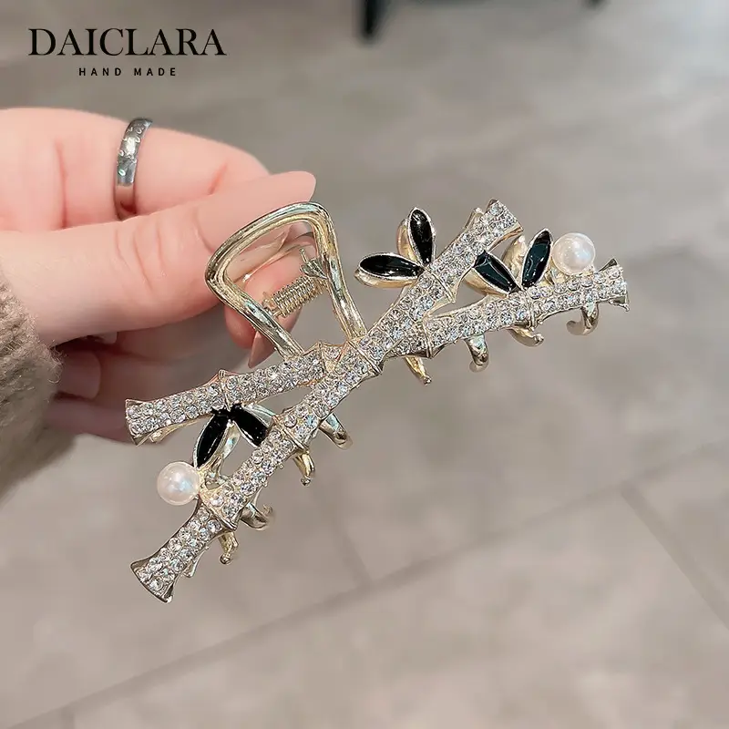 Elegant Beaded Bamboo Hair Grab Clip for Women - Image 4