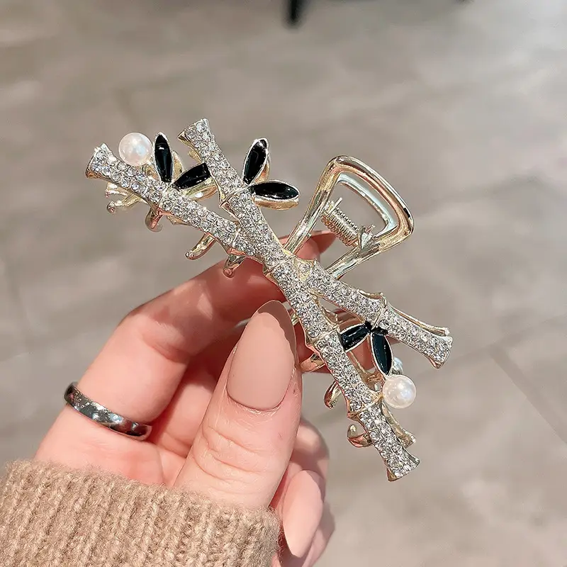 Elegant Beaded Bamboo Hair Grab Clip for Women - Image 5