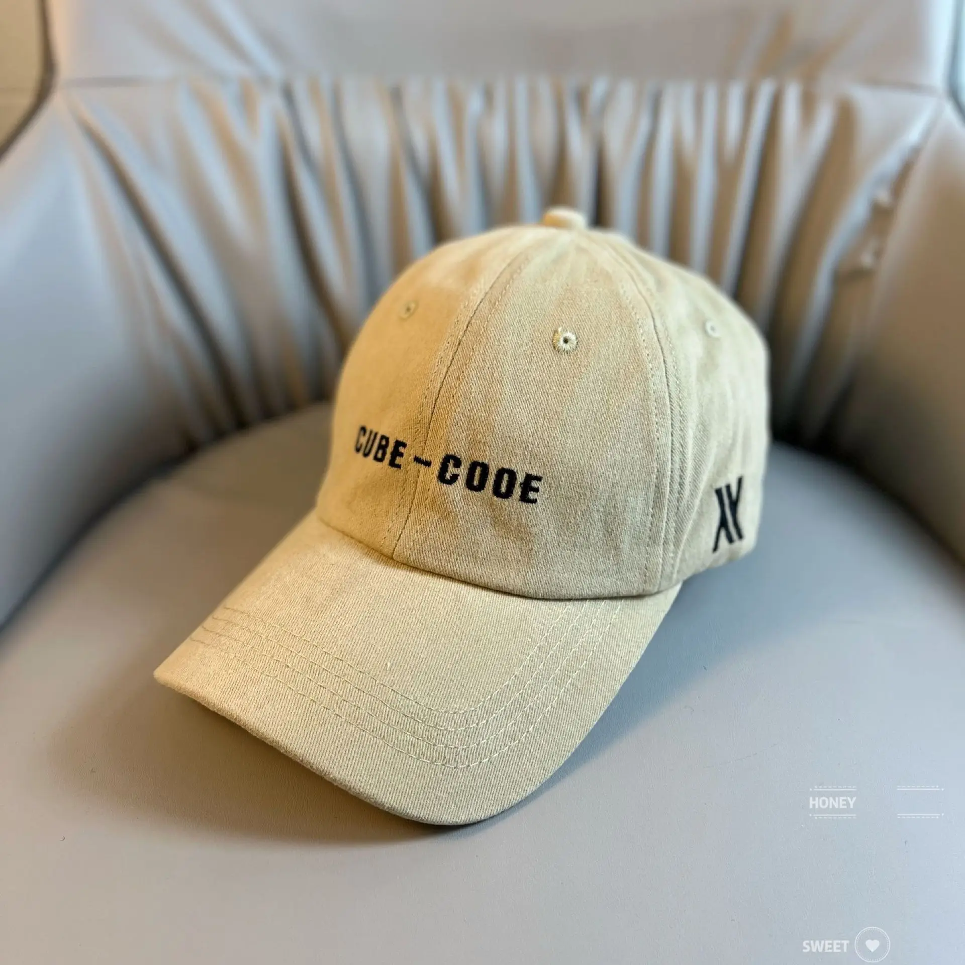 White Letter Cap Women Men Casual Korean Style — feature 5