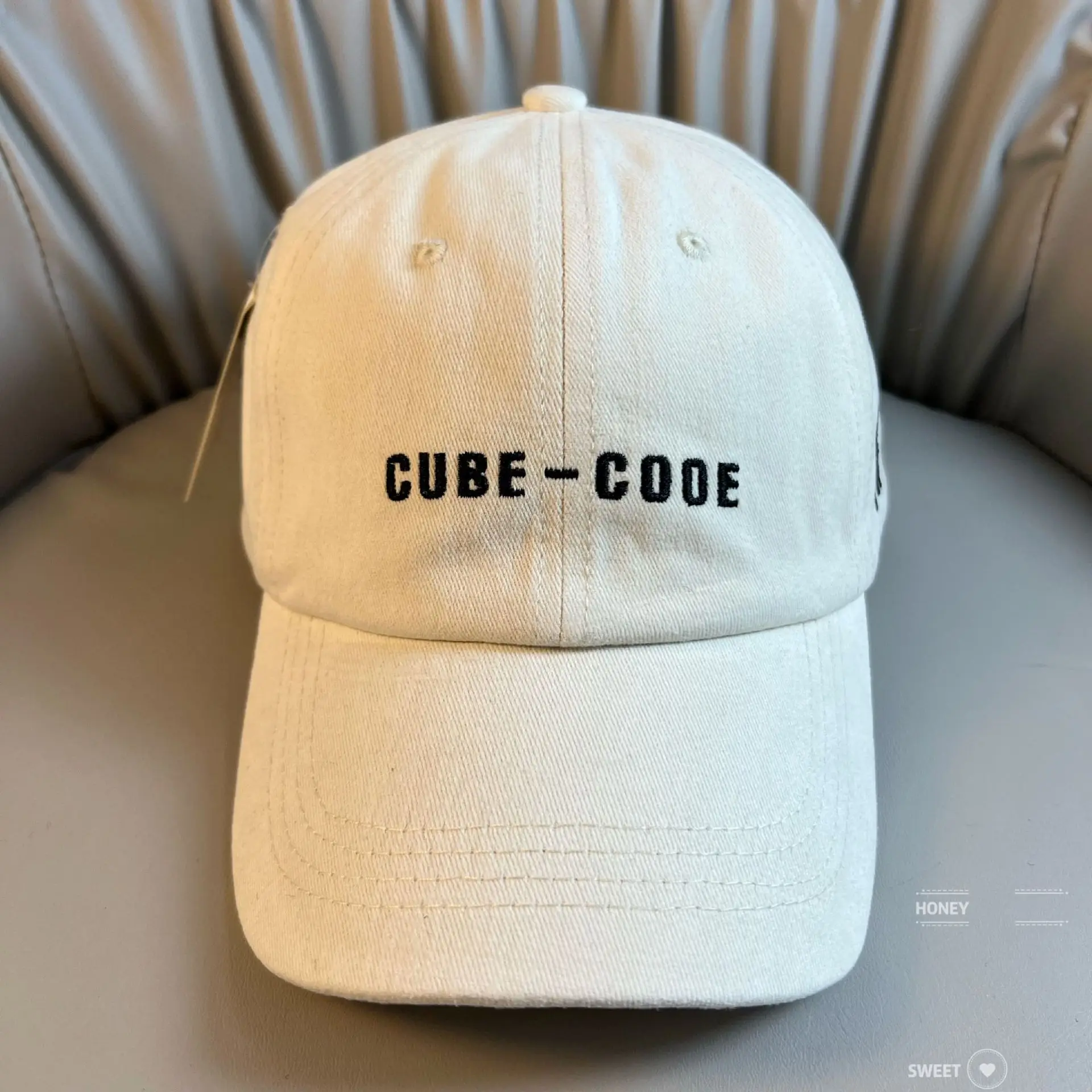 White Letter Cap Women Men Casual Korean Style — feature 10
