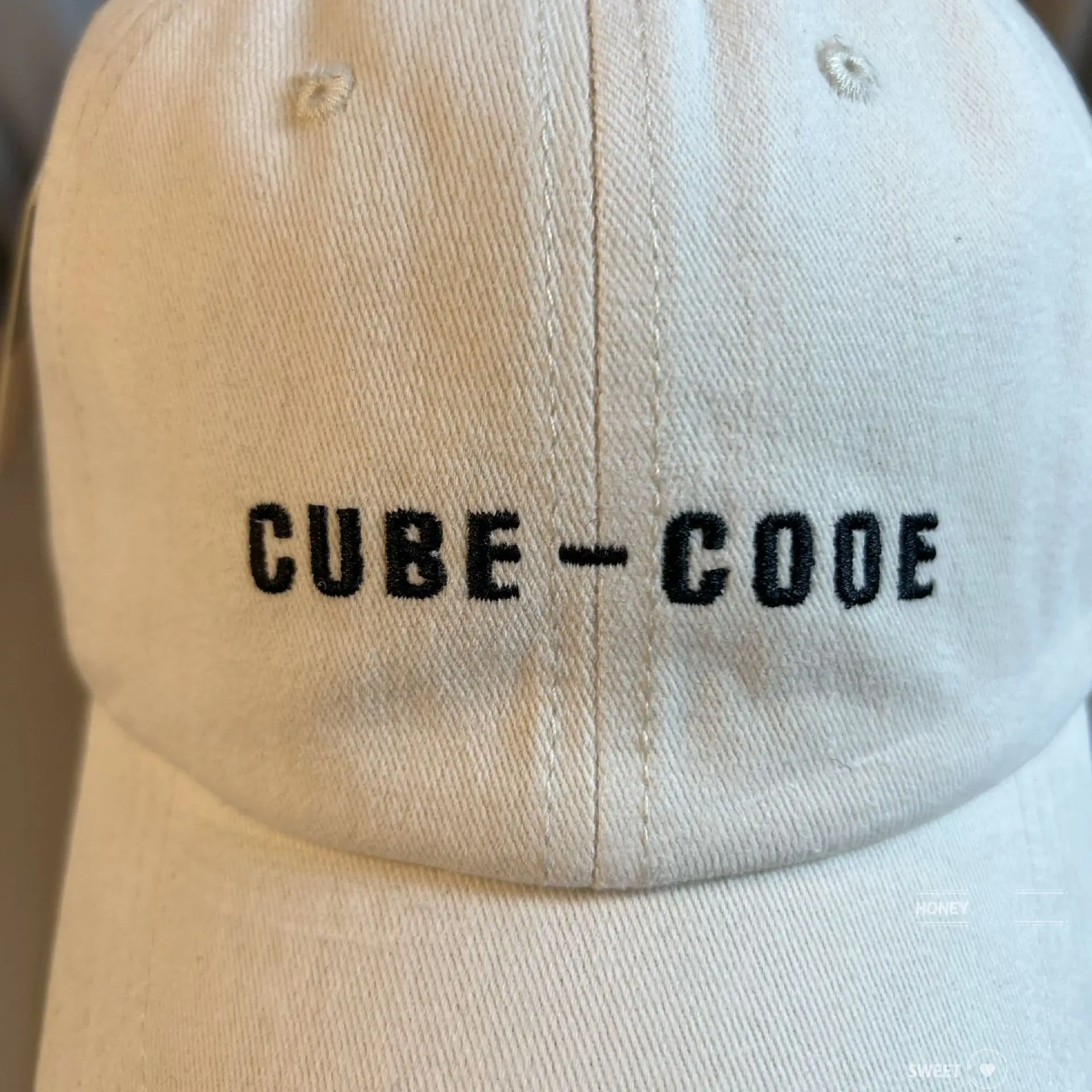 White Letter Cap Women Men Casual Korean Style — feature 11