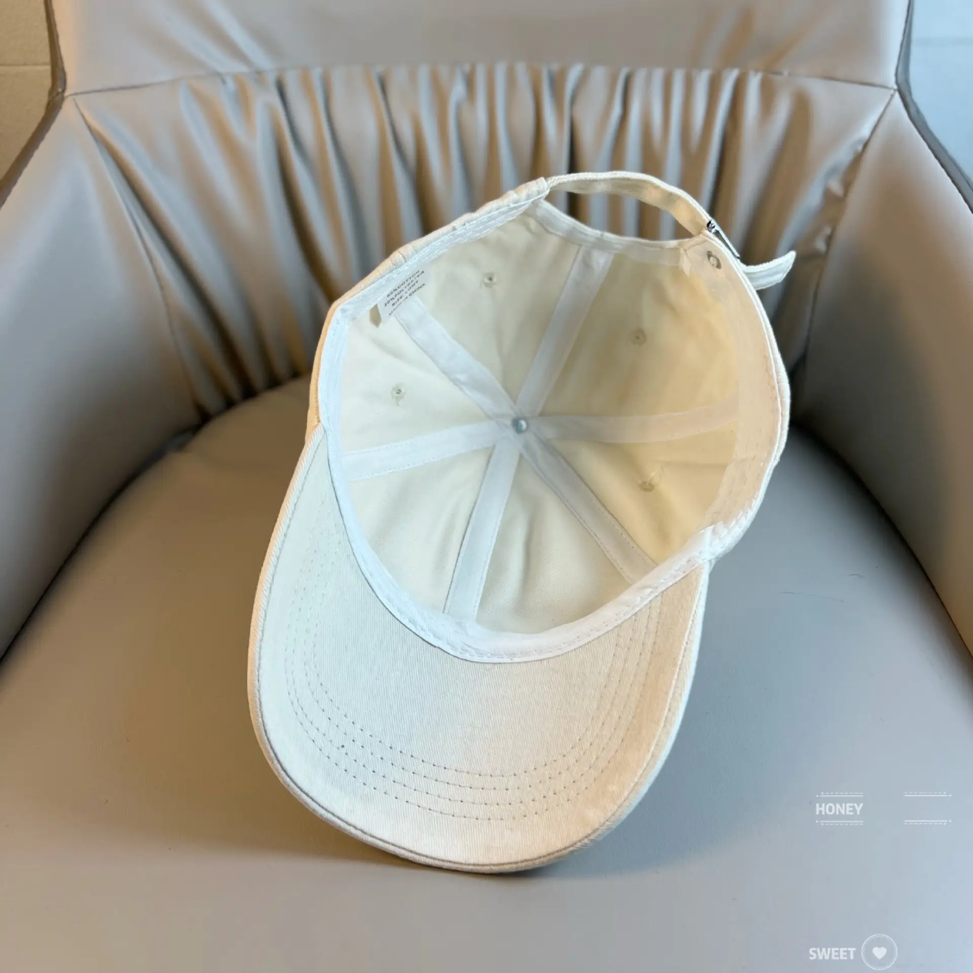 White Letter Cap Women Men Casual Korean Style — feature 15