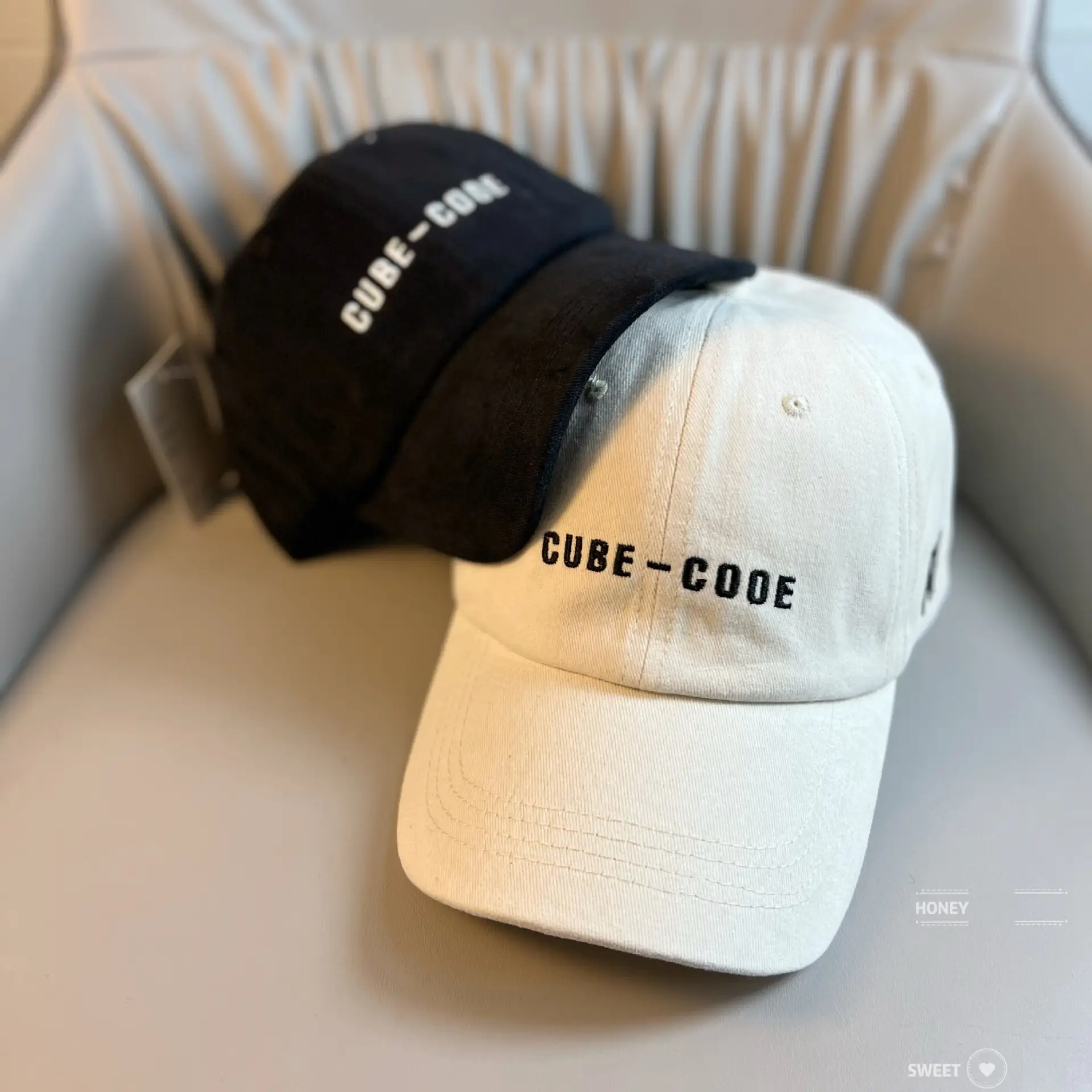 White Letter Cap Women Men Casual Korean Style — feature 3