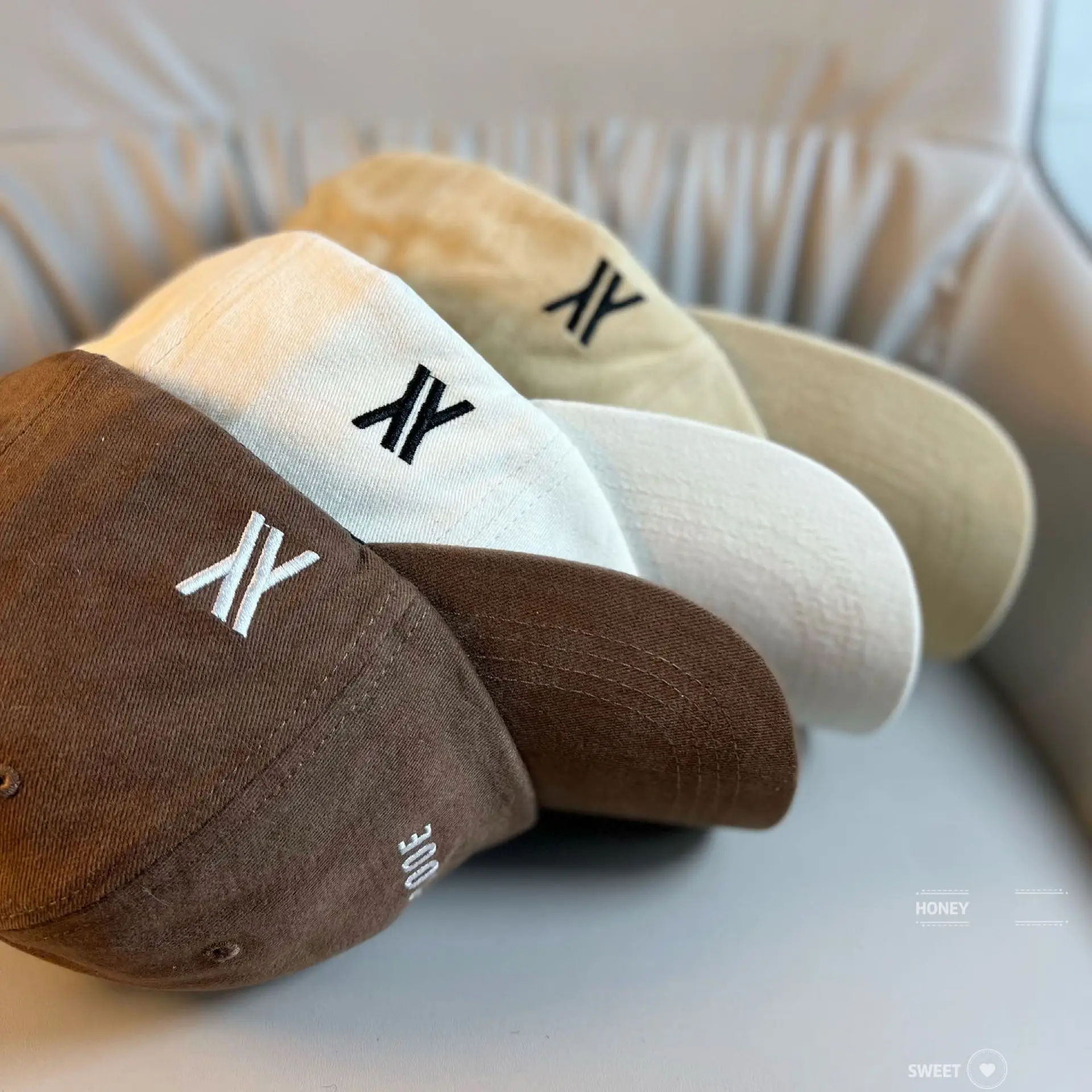 White Letter Cap Women Men Casual Korean Style — feature 9