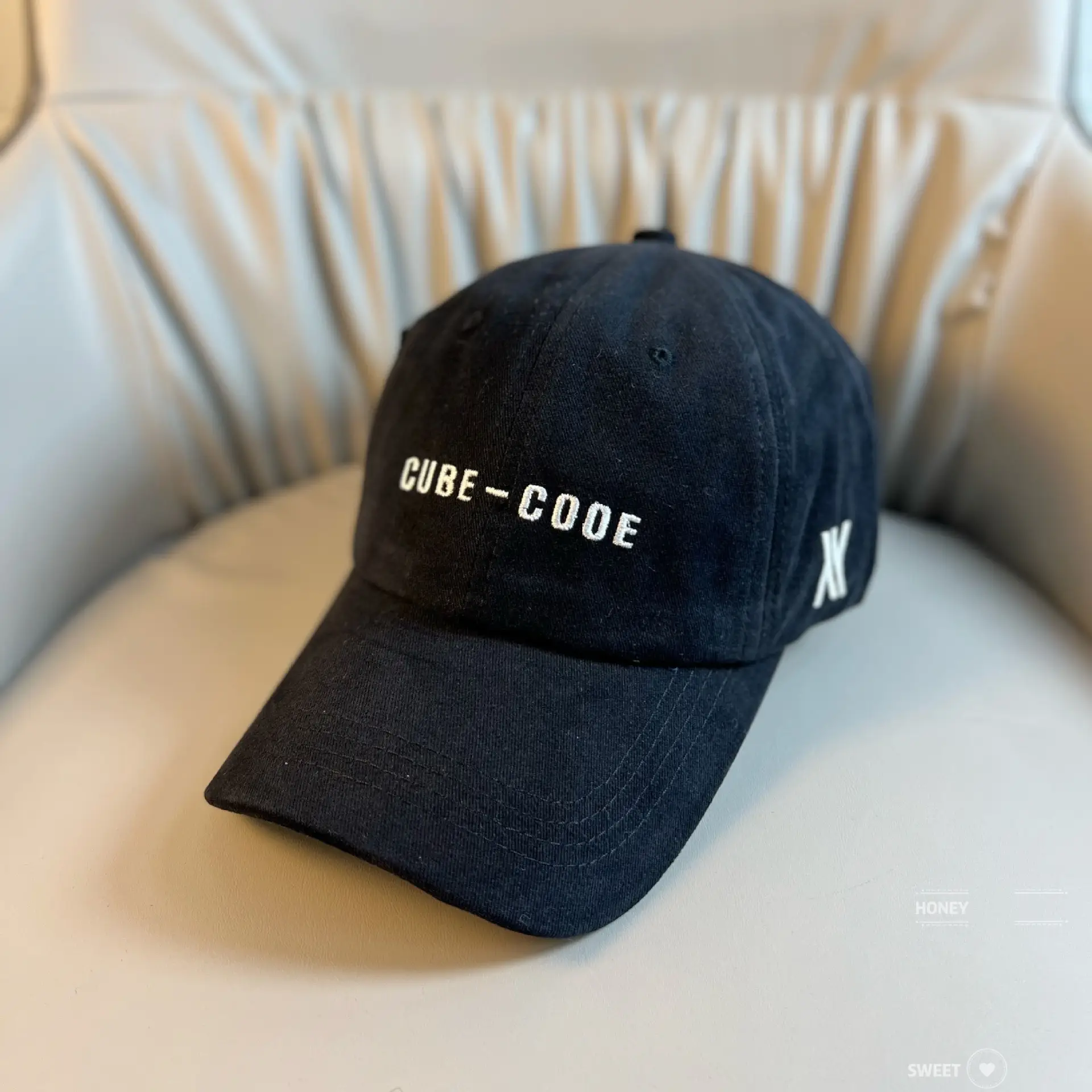 White Letter Cap Women Men Casual Korean Style — feature 6