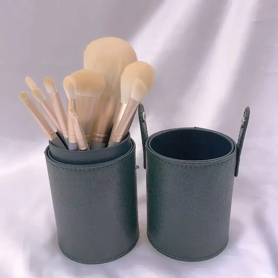 10-Piece Makeup Brush Set with Highlighter & Concealer - Image 4