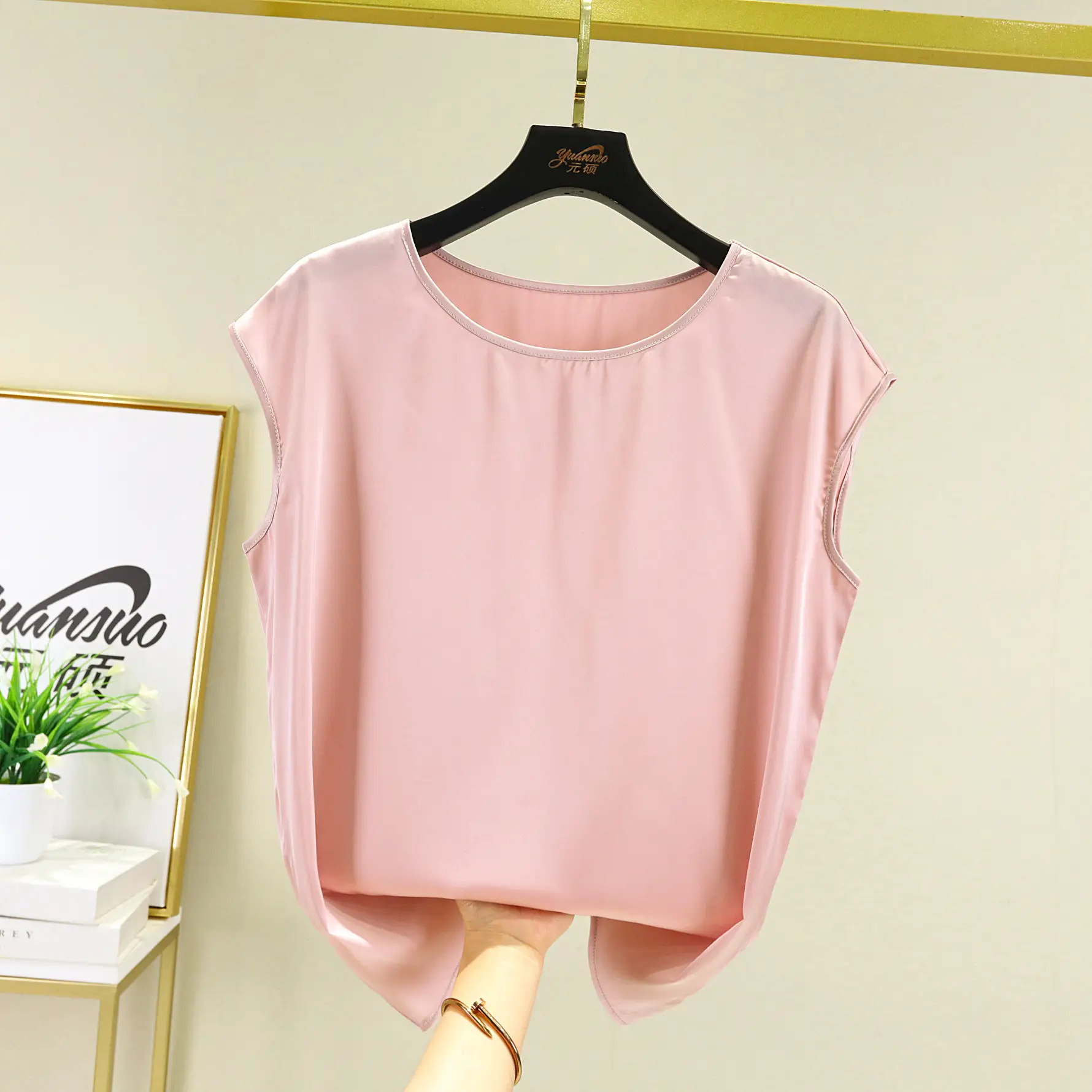 Pink Sleeveless T-Shirt Plus Size Slimming Women - Image 2