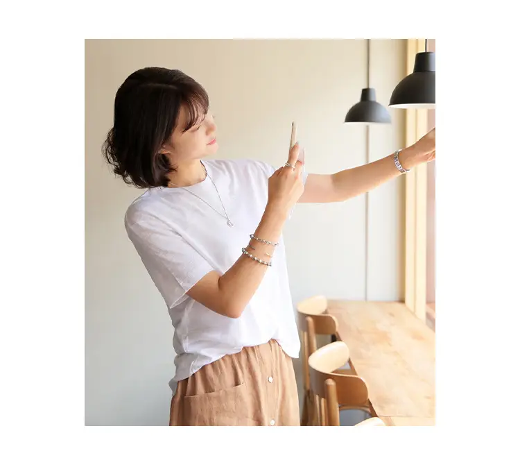 Linen Linen V-Neck T-Shirt Lavender — feature 9