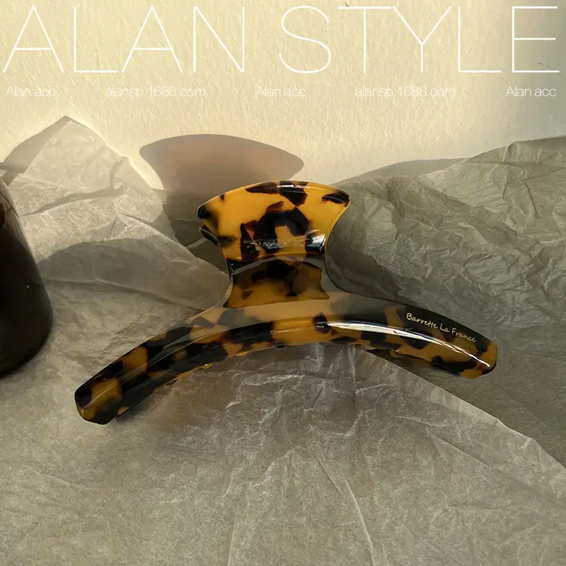 Leopard Print Curved Hair Clip for Women Men - Image 3
