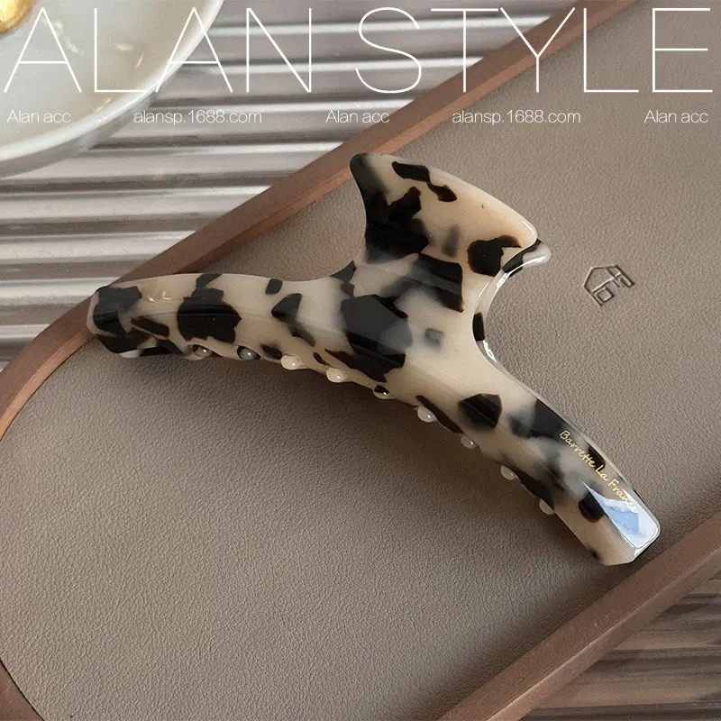 Leopard Print Curved Hair Clip for Women Men - Image 6