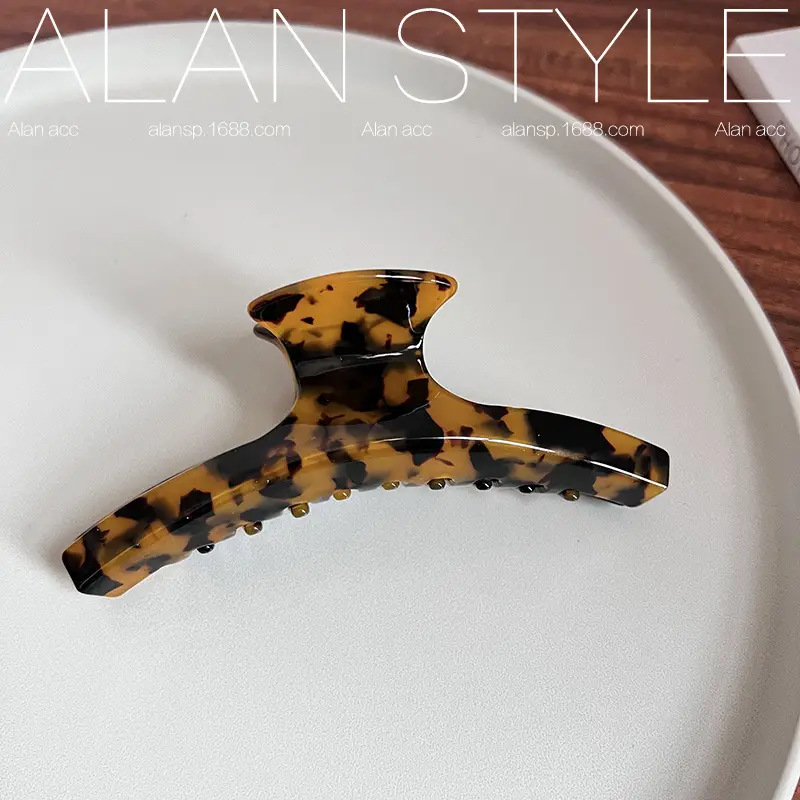 Leopard Print Curved Hair Clip for Women Men - Image 7