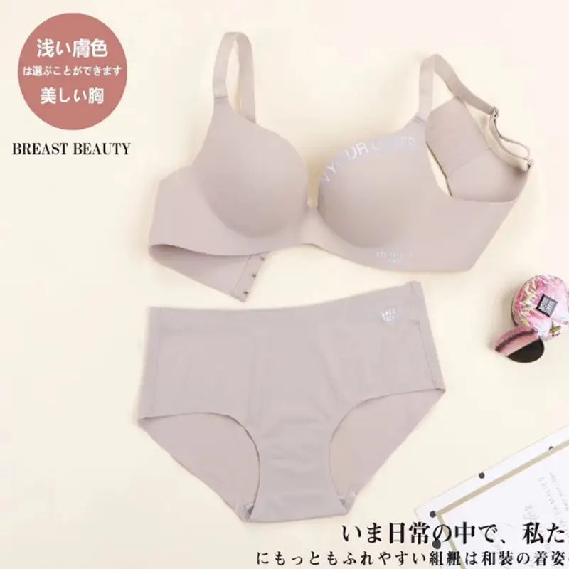 A Large Number of Ready-Made Girls' British Letter Small Breasts Large Size One-Piece Student Bra Wholesale Adjustable Push-Up Inner