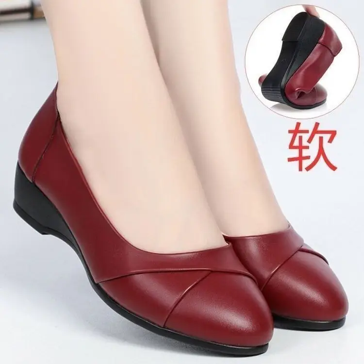 Black Leather Women's Flat Heel Shoes — feature 4