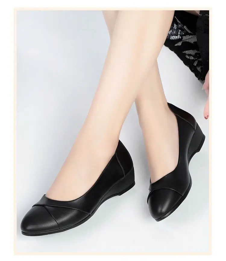 Black Leather Women's Flat Heel Shoes — feature 9