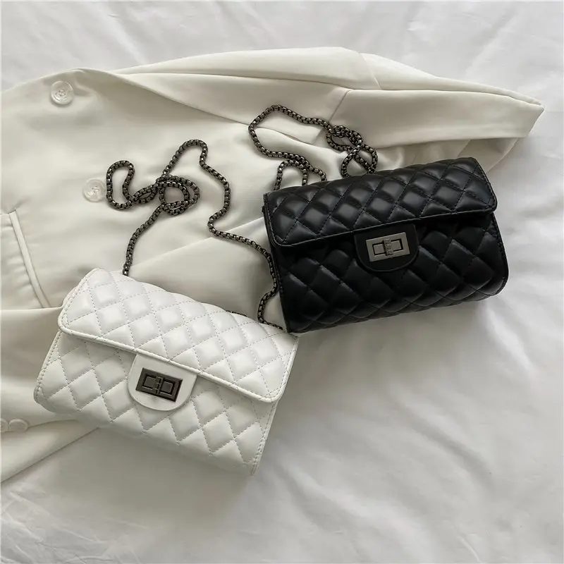Black Quilted Chain Shoulder Bag for Women - Image 6