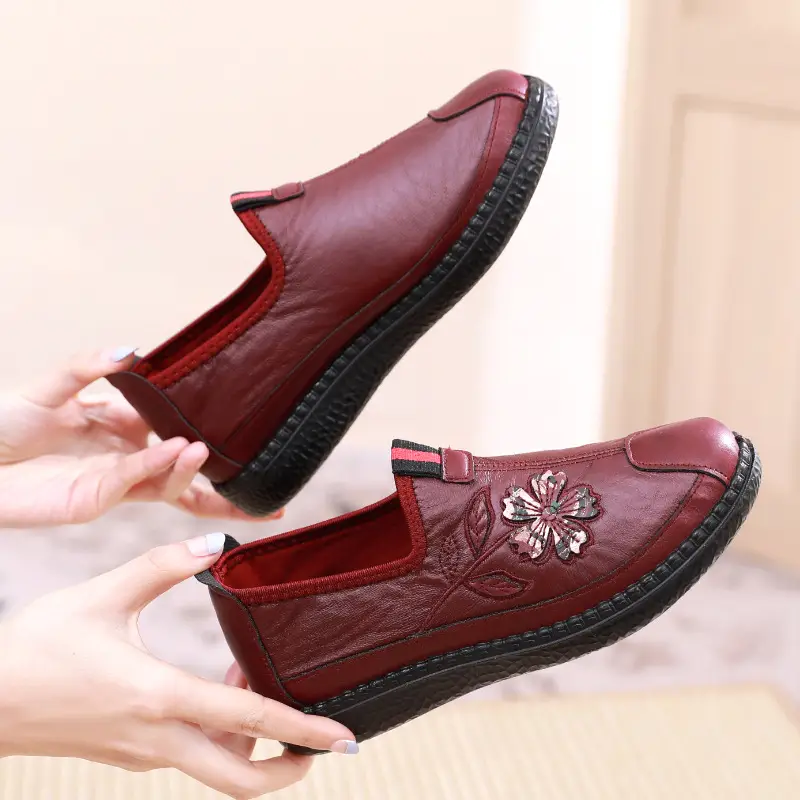 2026 Spring and Autumn Women's Single Shoes Non-Slip Soft Sole Wear-Resistant Casual Slip-On Shoes for Middle-Aged and Elderly Mothers Wear-Resistant Non-Slip