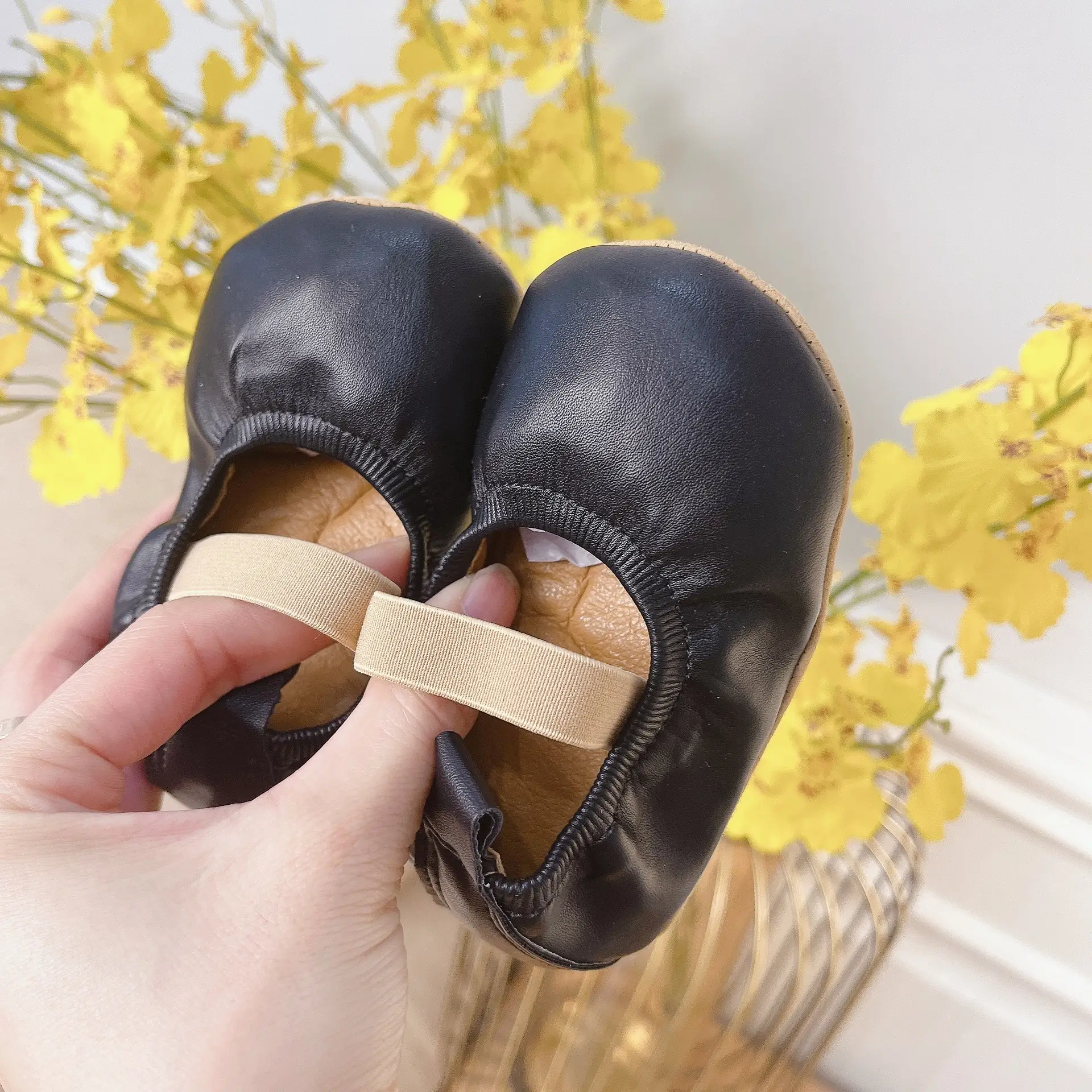 Baby Slip-On Shoes White Black Brown Non-Slip Soft Sole 0-2Y — feature 7