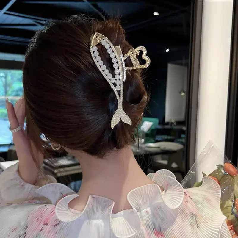 Elegant Butterfly Hairpin with Red Embellishments - Image 30