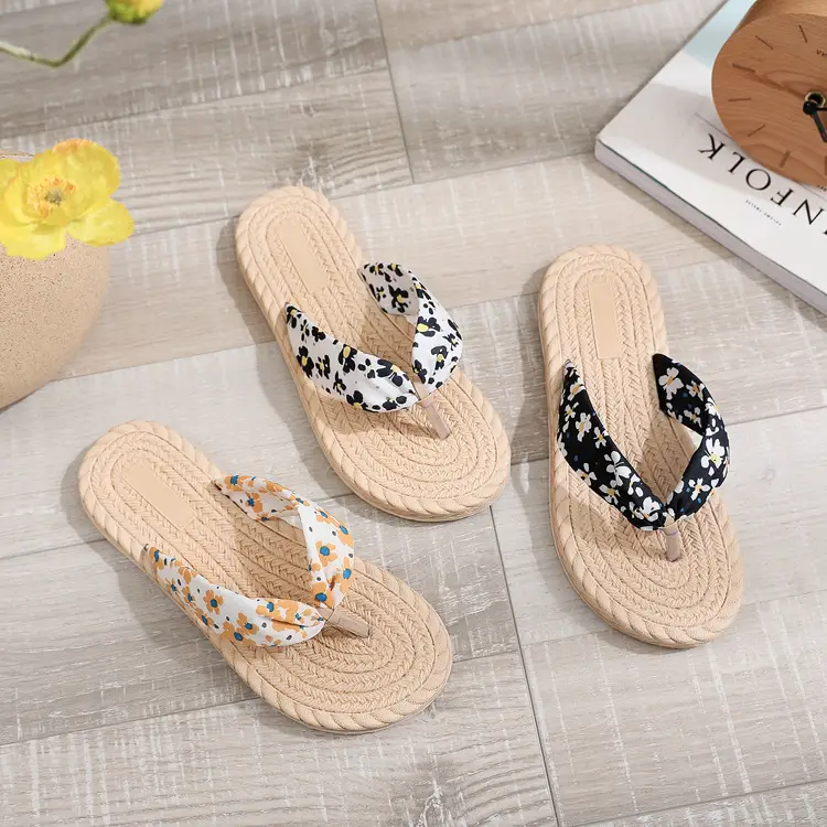 Women's Flower Imitation Straw Flip Flops Summer