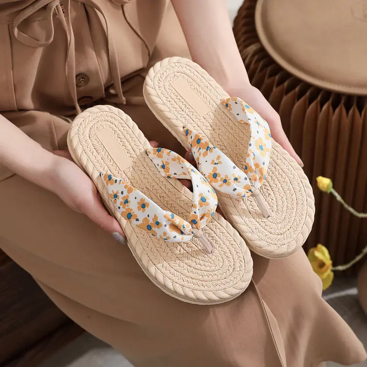 Women's Flower Imitation Straw Flip Flops Summer