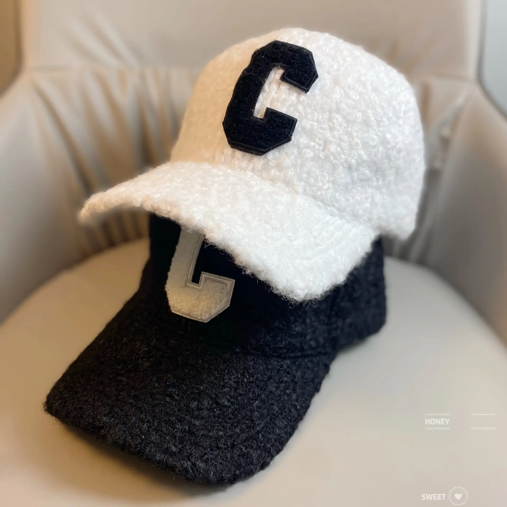 Lamb Wool C Letter Warm Baseball Cap for Women — feature 7