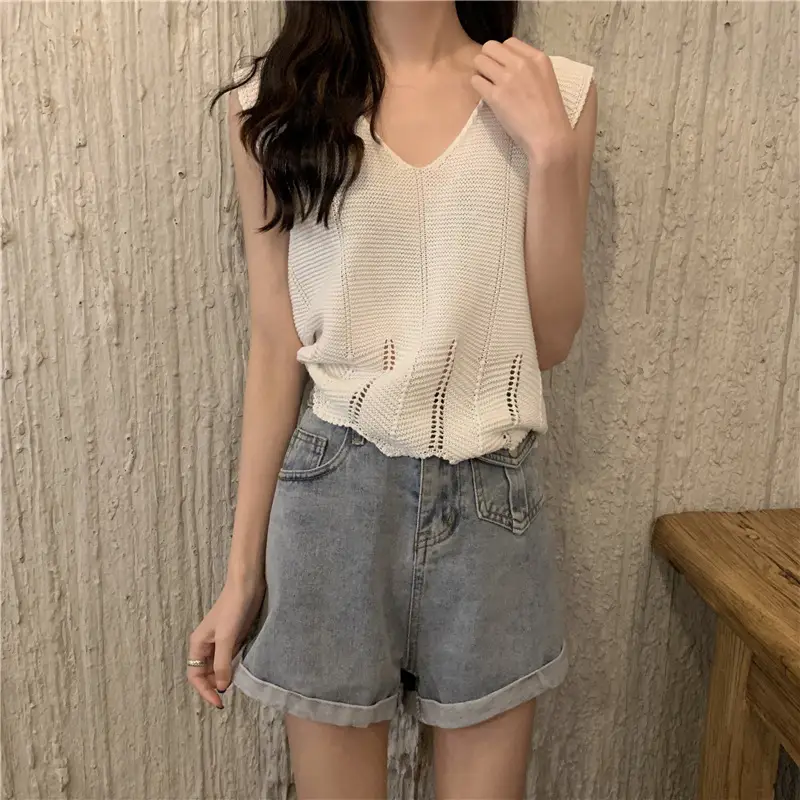 2022 Black V-Neck Knitted Camisole Top