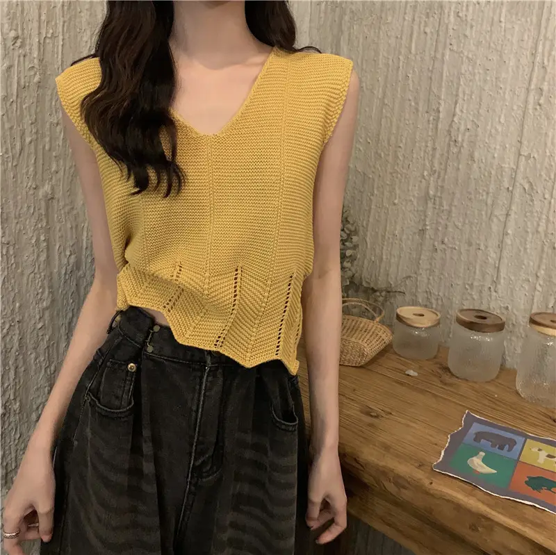 2022 Black V-Neck Knitted Camisole Top