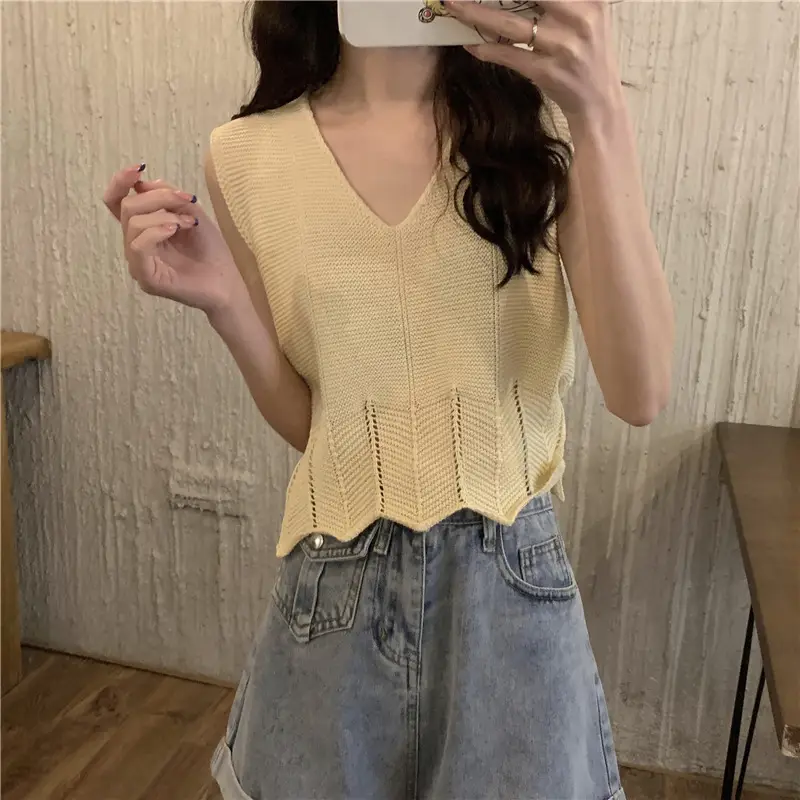2022 Black V-Neck Knitted Camisole Top