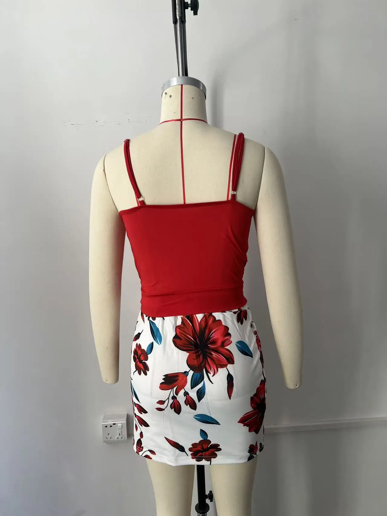 2023 Women's Yellow Floral Skirt & Top Set — feature 4