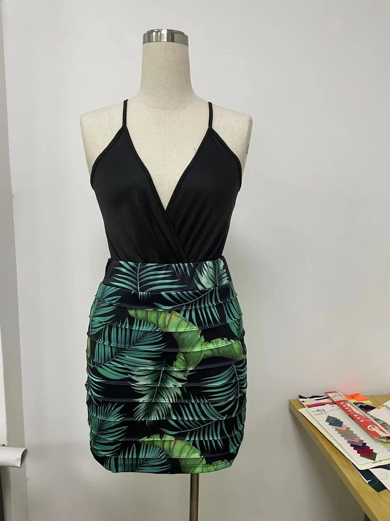 2023 Women's Yellow Floral Skirt & Top Set — feature 7
