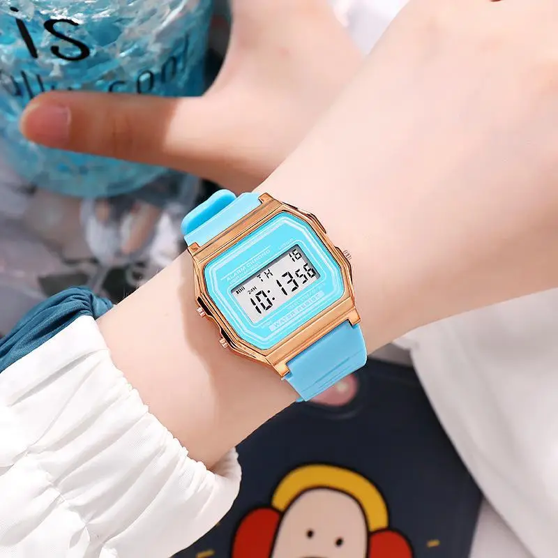 Golden Digital Watch with Water Resistant Steel Band — feature 7