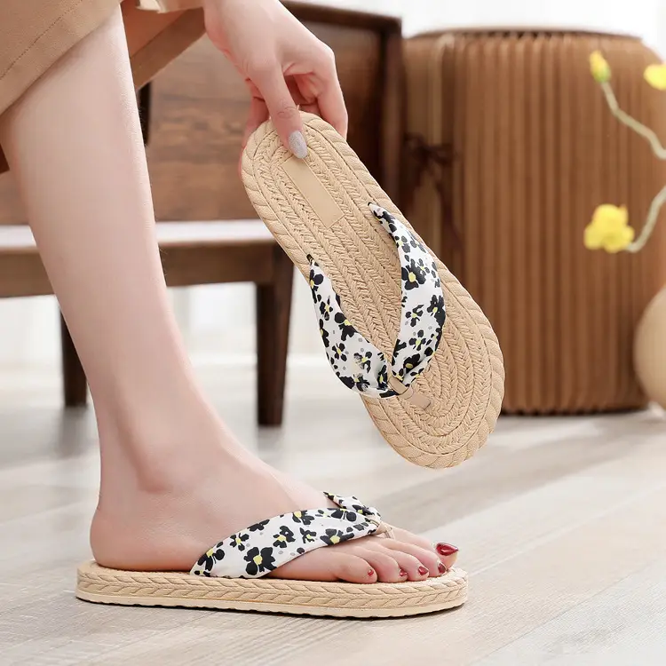 2022 imitation hemp rope hemp bottom sandals and slippers Korean-wave outerwear rubber-plastic bottom flip-flops Daisy cloth strap women's flip-flops