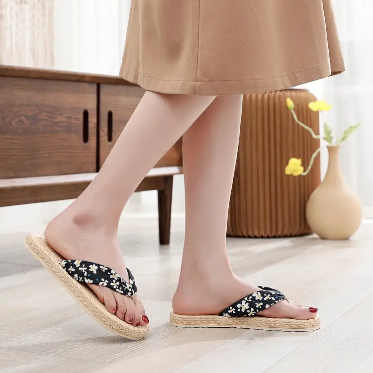 2022 imitation hemp rope hemp bottom sandals and slippers Korean-wave outerwear rubber-plastic bottom flip-flops Daisy cloth strap women's flip-flops