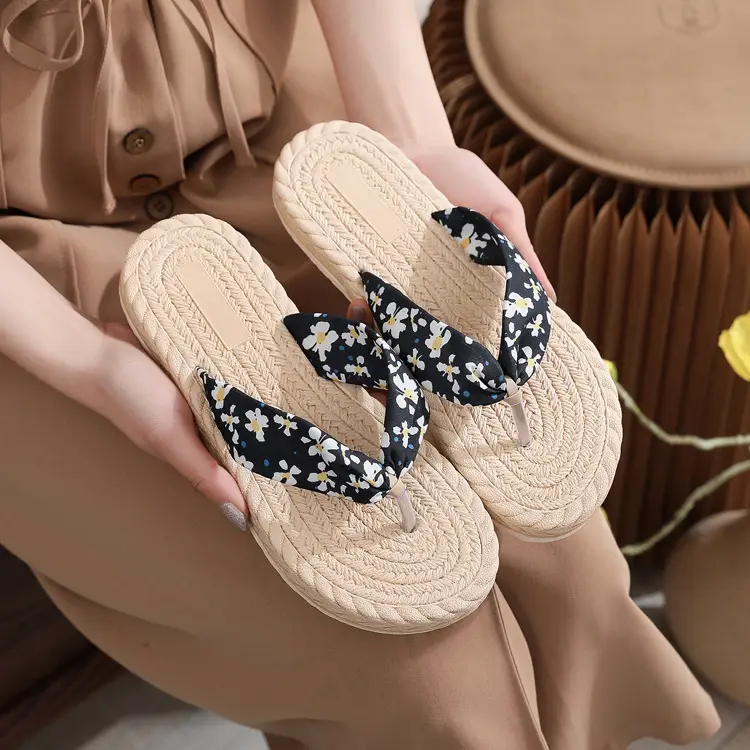 2022 imitation hemp rope hemp bottom sandals and slippers Korean-wave outerwear rubber-plastic bottom flip-flops Daisy cloth strap women's flip-flops