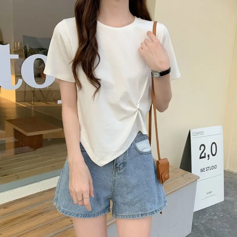 Women White Twist T-Shirt with Exposed Waist 2025 — feature 15