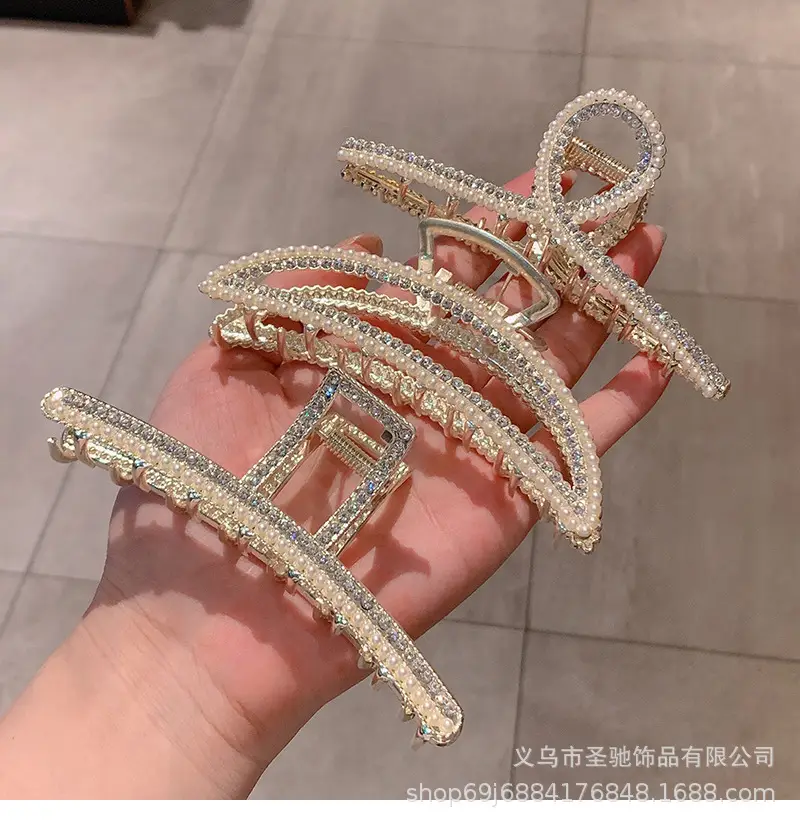 Diamond-Embedded Pearl Hairpin with Shark Clip Grip — feature 2