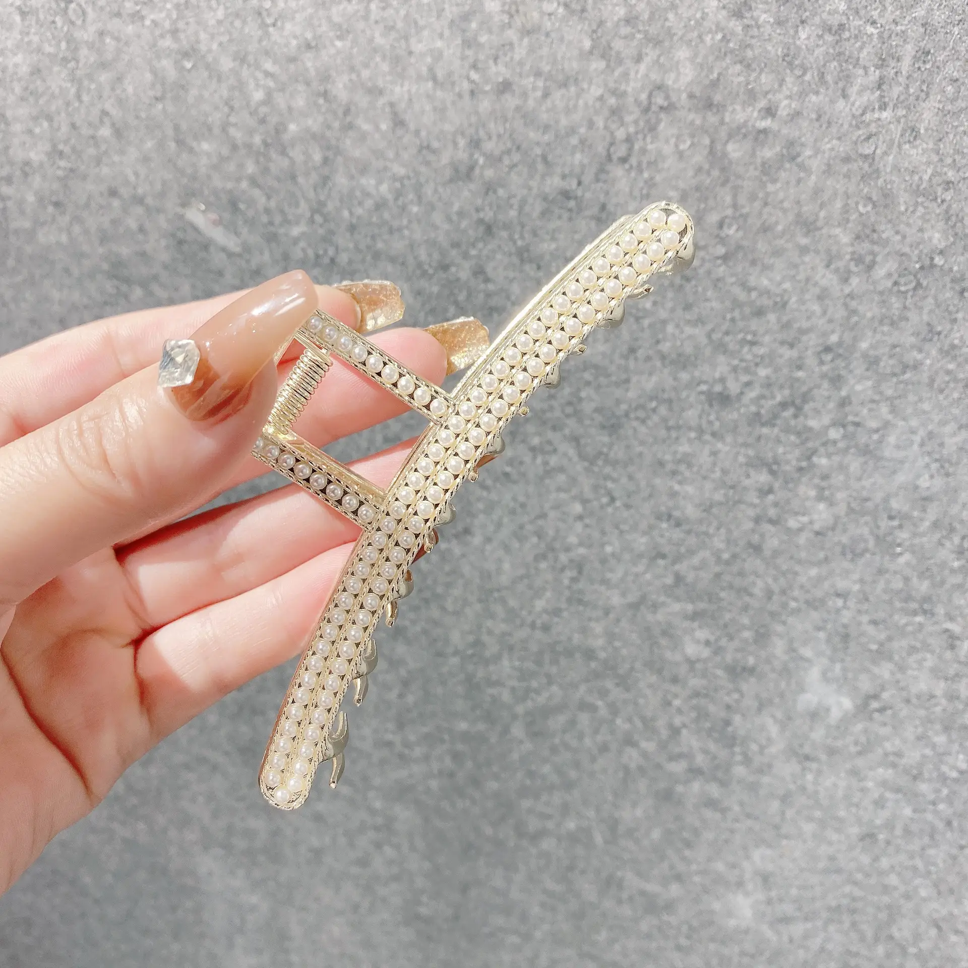 Diamond-Embedded Pearl Hairpin with Shark Clip Grip
