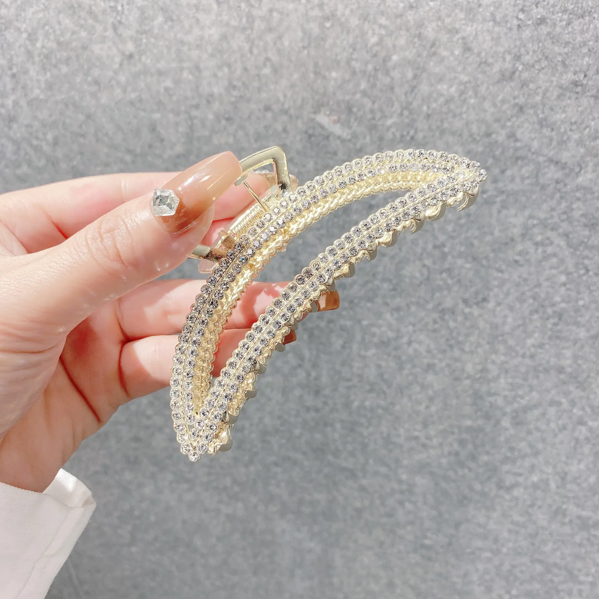 Diamond-Embedded Pearl Hairpin with Shark Clip Grip
