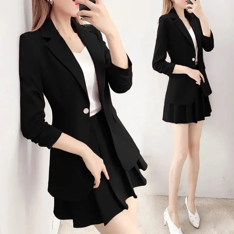 Red 2-Piece Women's Suit with Pleated Skirt - Image 5