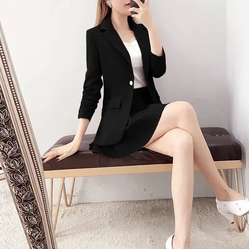 Red 2-Piece Women's Suit with Pleated Skirt - Image 6